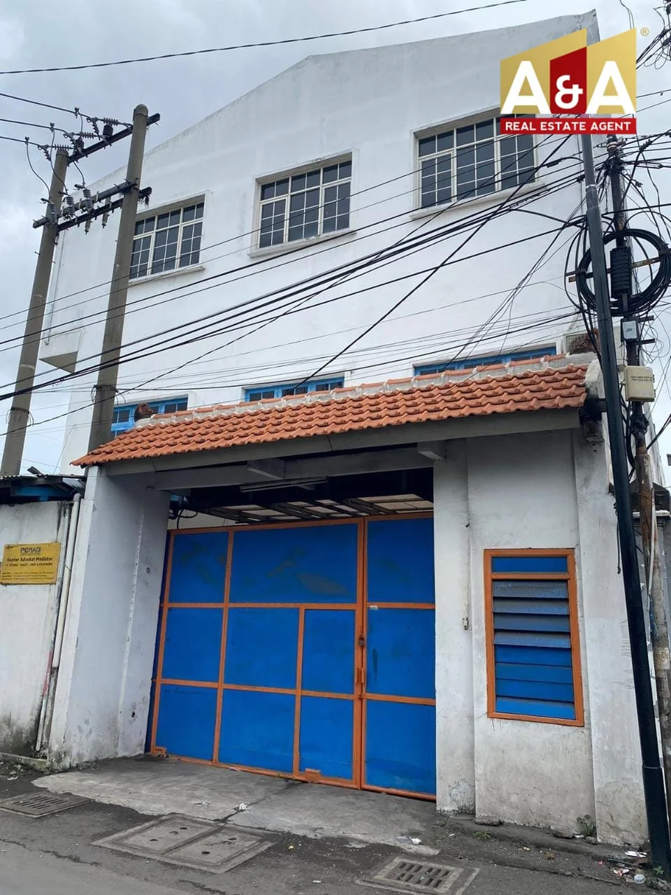 Gedung-3-Lantai-Terawat-Bersih-Dan-Baru-Renovasi-Dijual-Murah