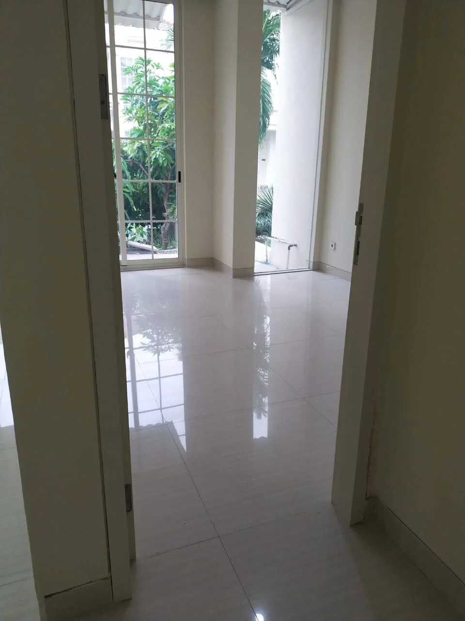 Dijual Rumah Strategis Lokasi Pakuwon Indah Surabaya Barat - Thumbnail 4