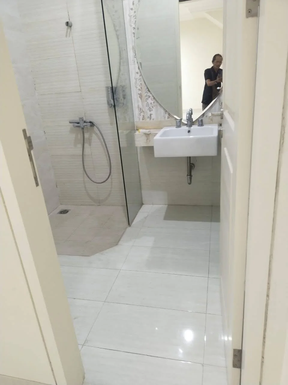 Dijual Rumah Strategis Lokasi Pakuwon Indah Surabaya Barat - Thumbnail 3
