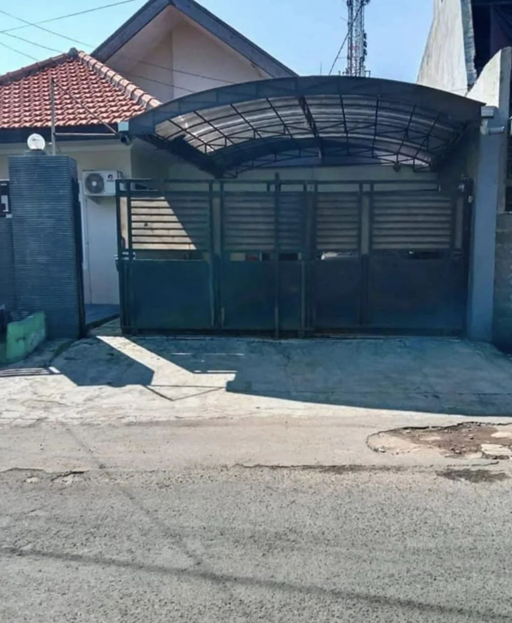 Dijual Cepat Rumah Strategis dan Terawat di Bratang Gede Surabaya Timur - Image 1