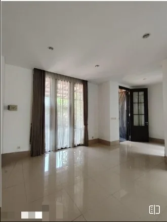 Disewakan Rumah Minimalis American Style 2 Lantai di Dian Istana Surabaya Barat - Thumbnail 2