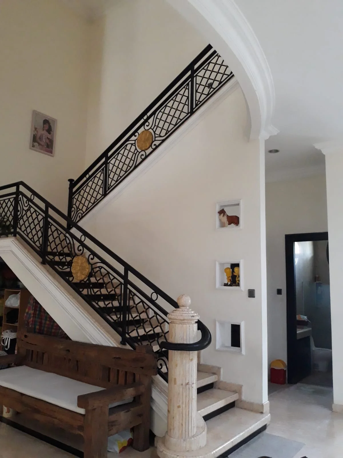 Dijual Rumah Mewah Lokasi Premium di Graha Family Surabaya Barat - Thumbnail 3