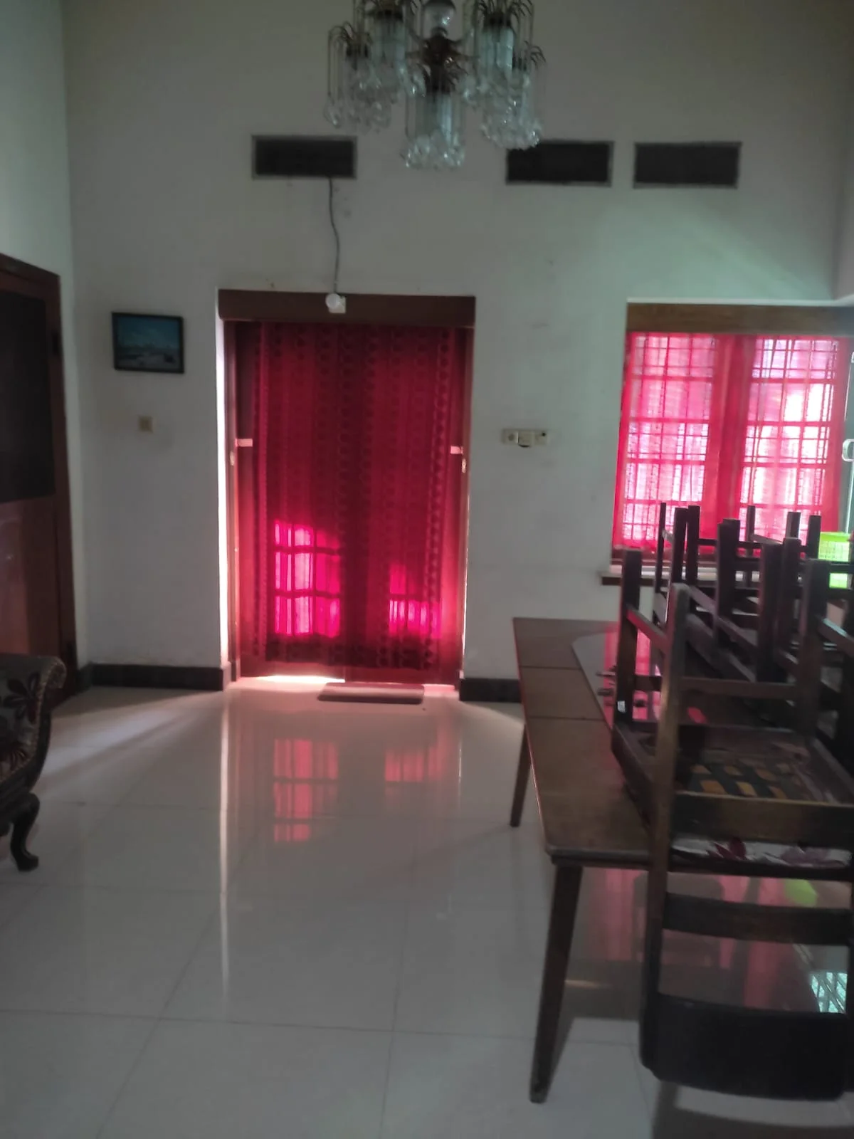 Disewakan Rumah Luas dan Strategis di Jalan Teuku Umar Surabaya Pusat - Thumbnail 2