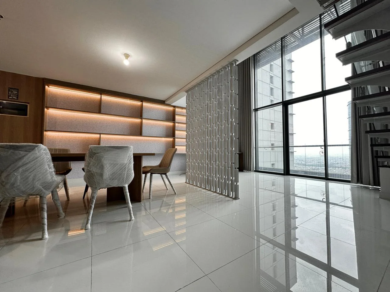Dijual/Disewakan Apartemen Modern dan Mewah di SkyLoft Soho Surabaya Barat - Thumbnail 3