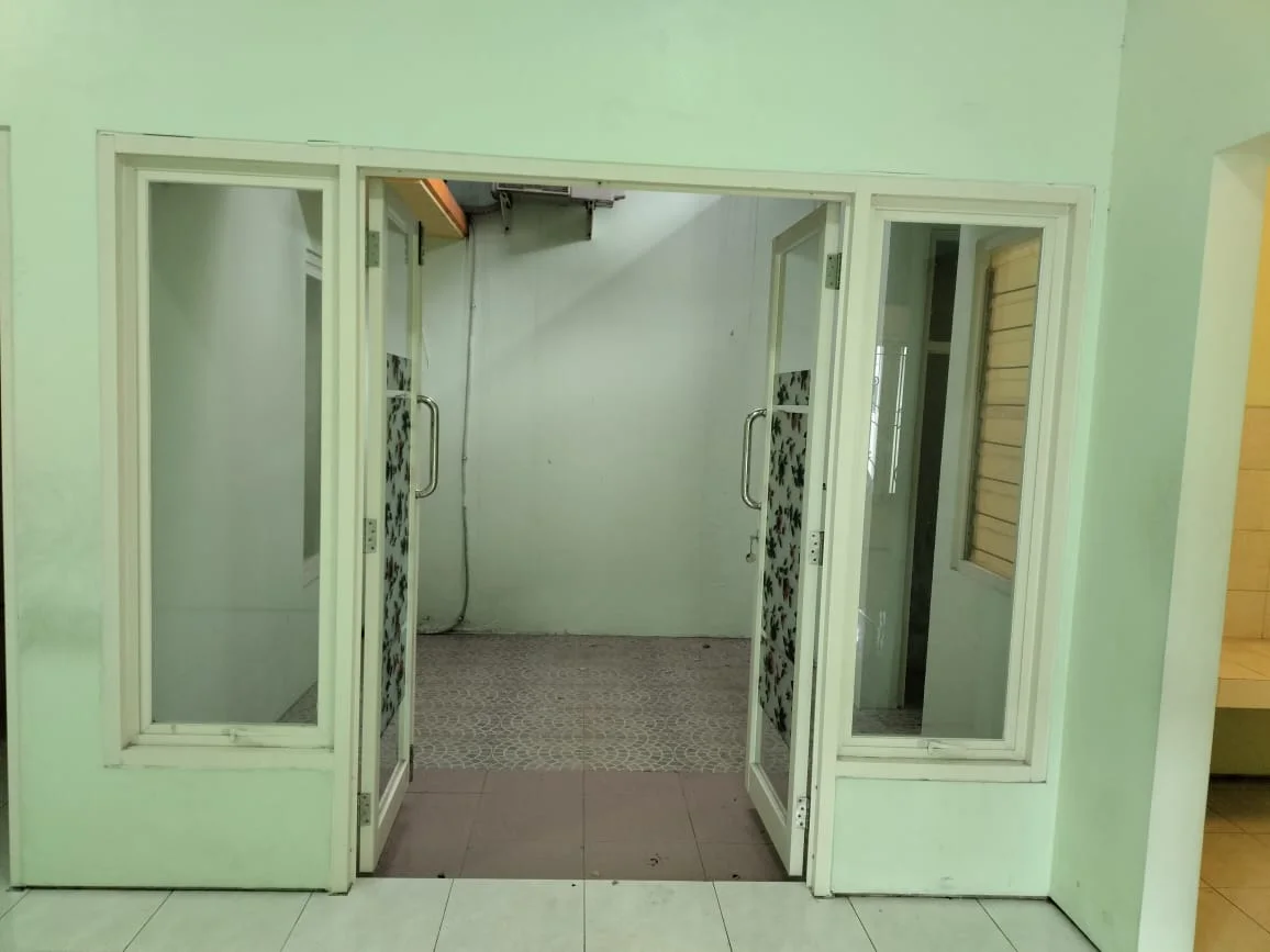 Disewakan Rumah Nyaman & Strategis Surabaya Barat - Thumbnail 4