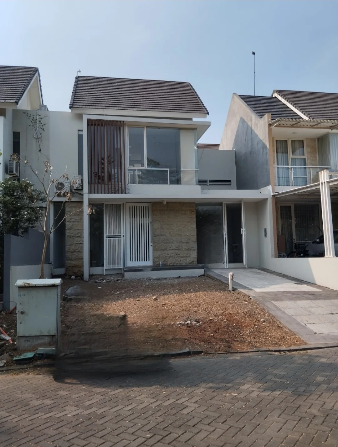 Sewa Rumah Mewah di Citraland Somerset Surabaya Barat - Image 1