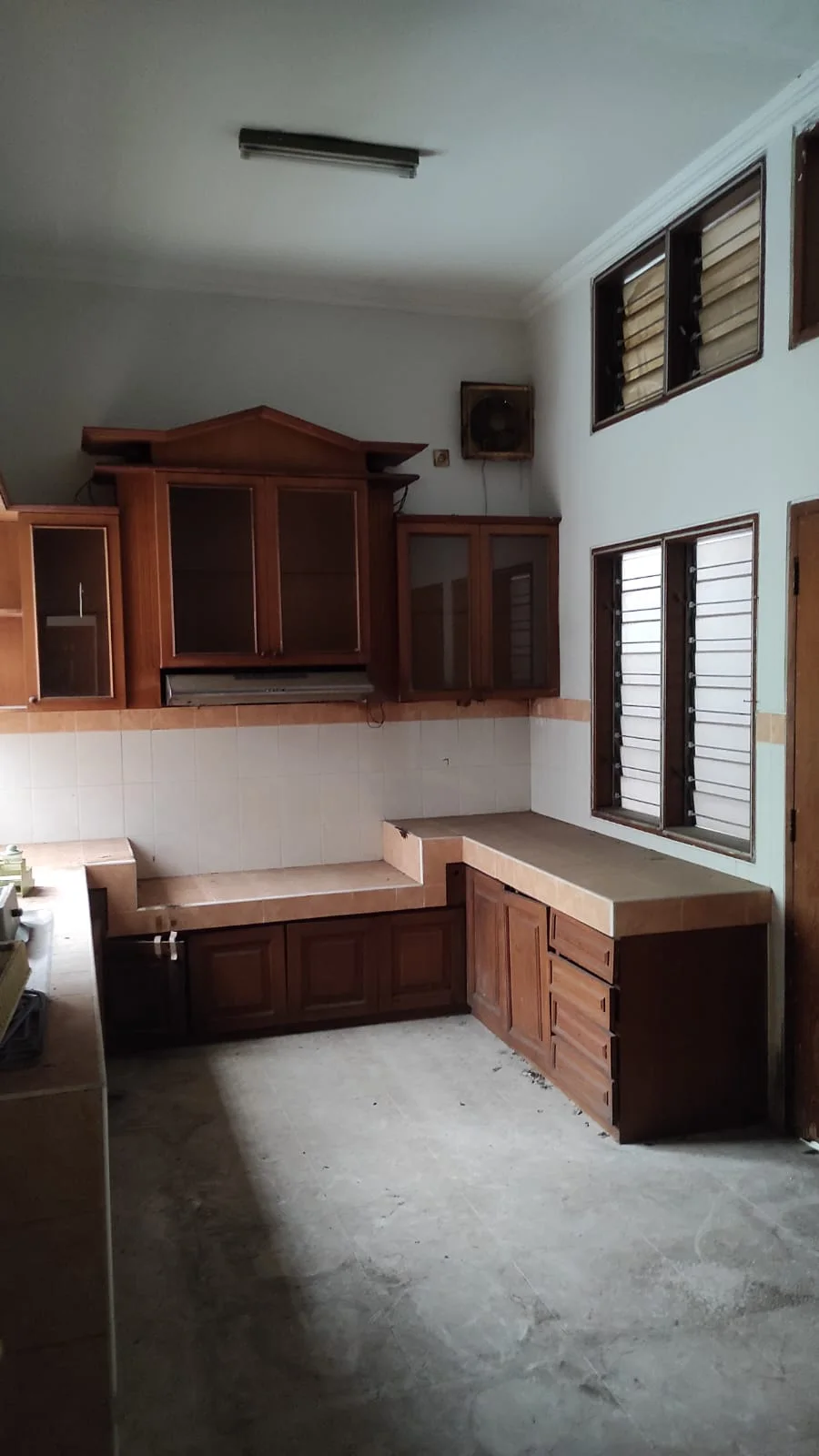 Dijual Rumah Hunian Mewah Lokasi Prestisius di Dharmahusada Indah Surabaya Timur - Thumbnail 3
