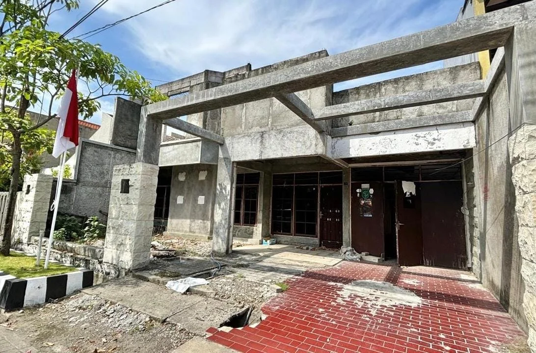 Dijual Lelang Rumah Luas dan Nyaman di Kutisari Indah Selatan Surabaya Timur - Image 1