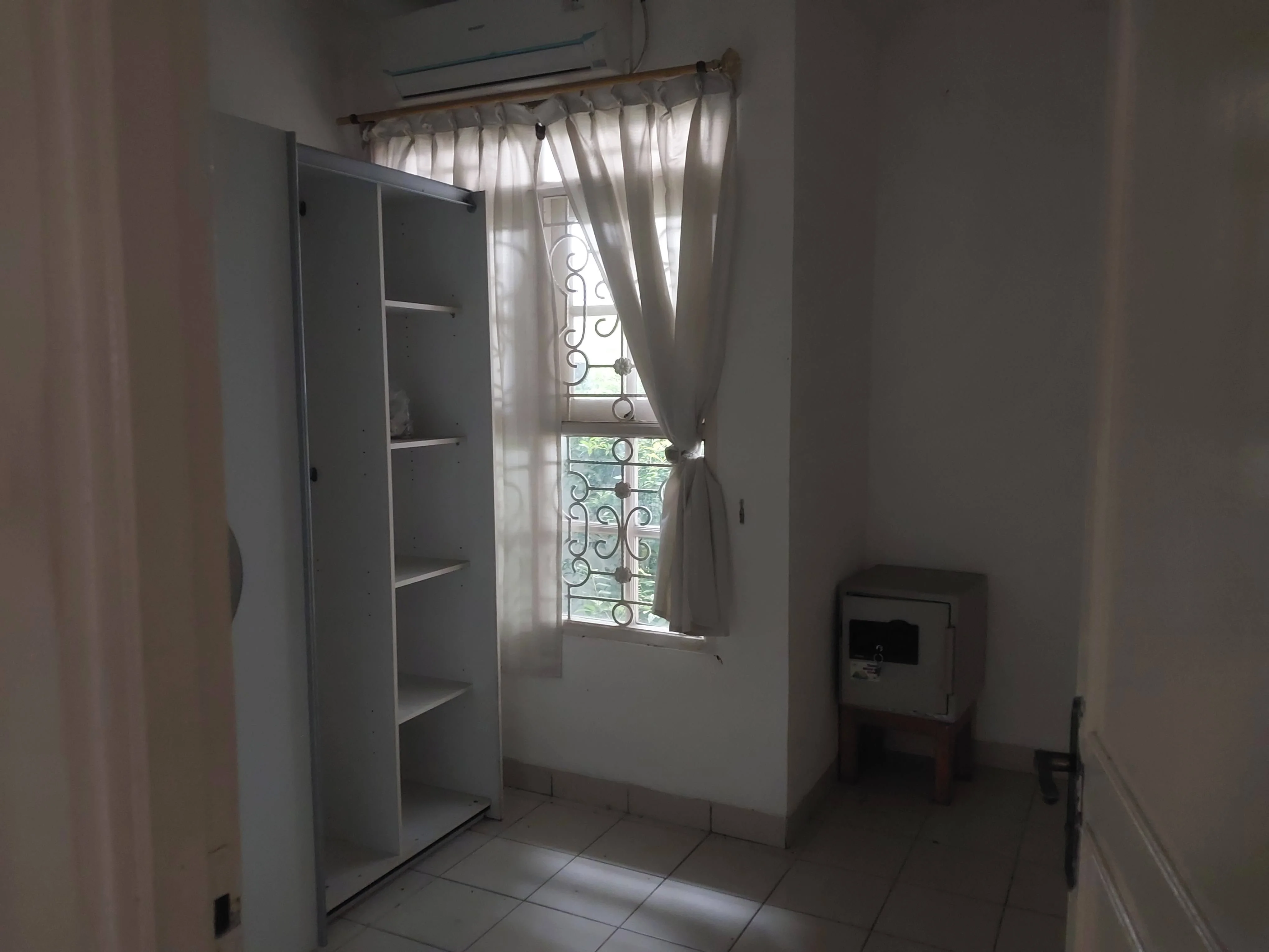Dijual Lelang Rumah Murah di Perum Lippo Cikarang Bekasi - Thumbnail 4