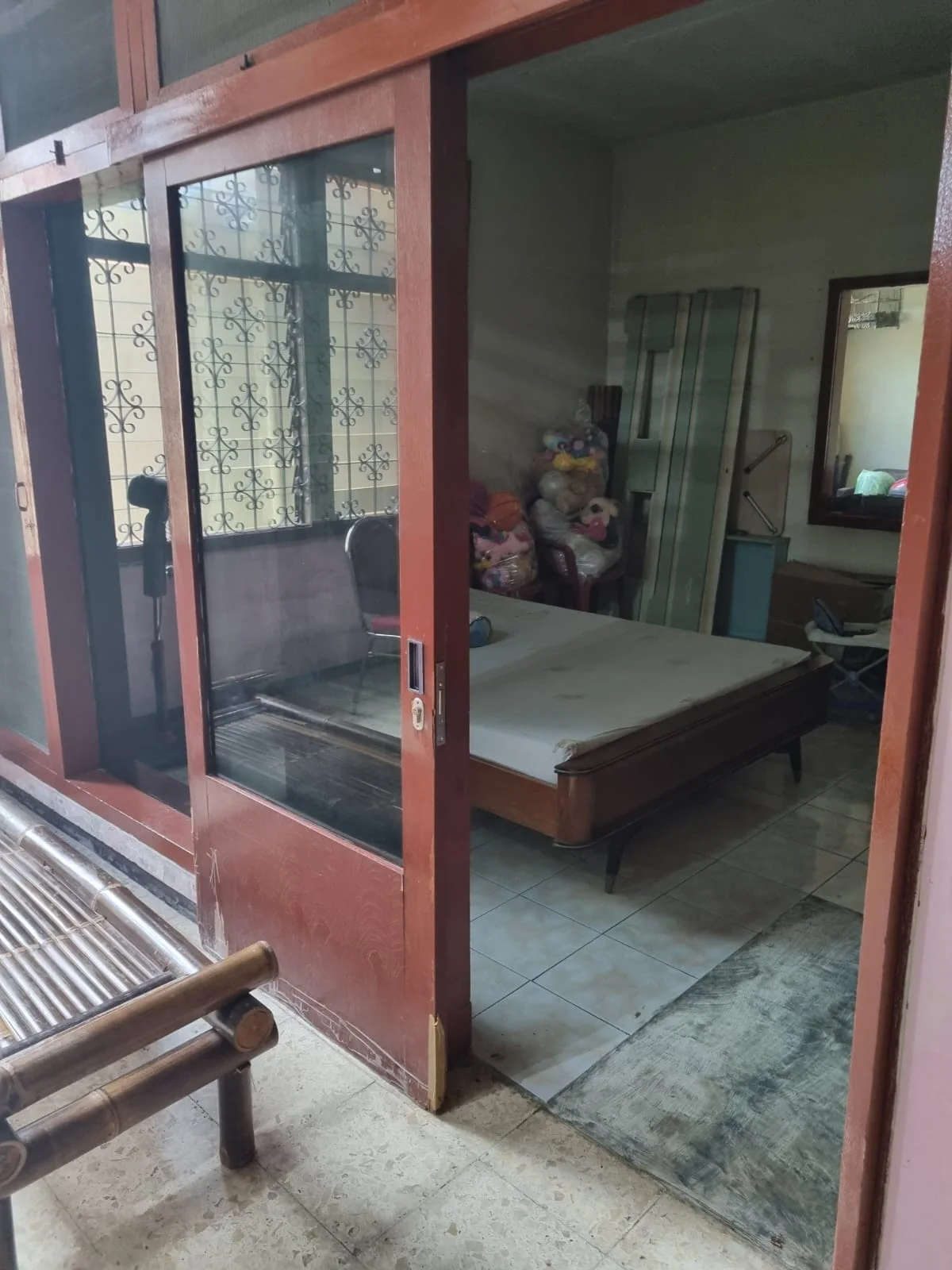 Dijual Rumah Luas dan Eksklusif di Petemon Simomulyo Surabaya Barat - Thumbnail 4