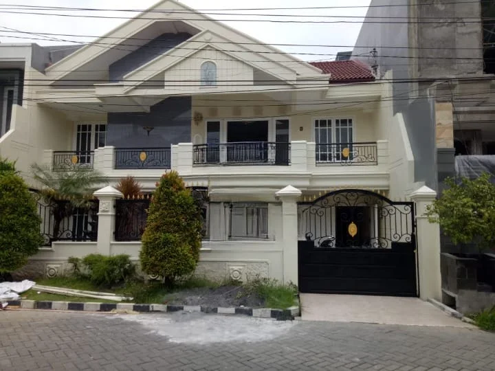 Dijual Rumah Bagus dan Cantik di Sutorejo Surabaya Timur - Image 1
