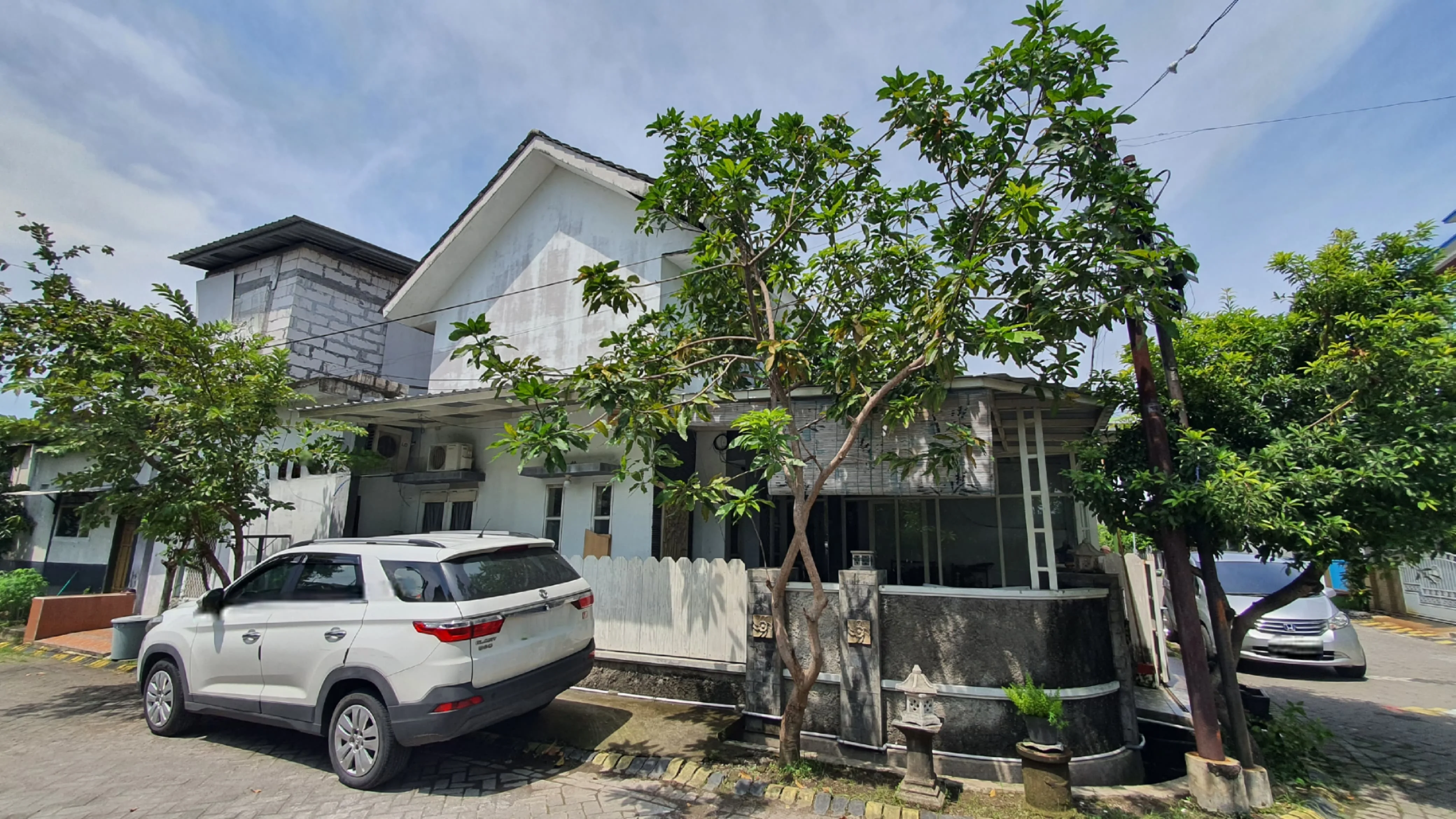 TAMPAK-DEPAN-RUMAH-GRAHA-JUANDA