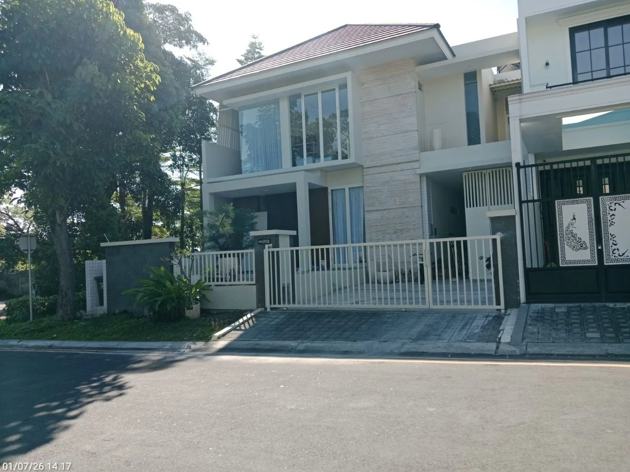 Dijual Rumah Terawat Secondary Harga Dibawah 5M an di Eastwood Citraland Surabaya Barat - Image 1