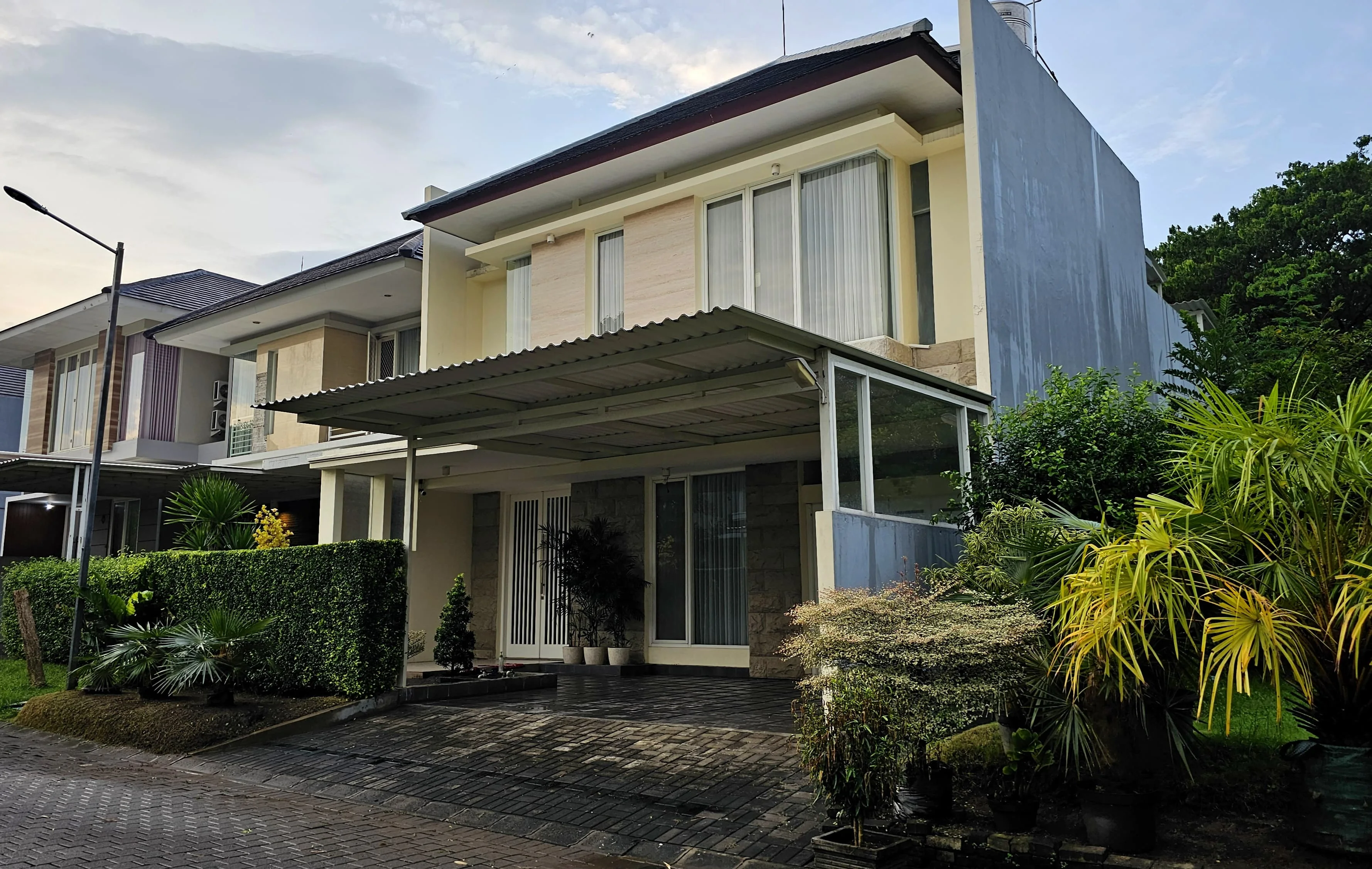 Tampak-Depan-Rumah-Bu-Elizabeth-WL7