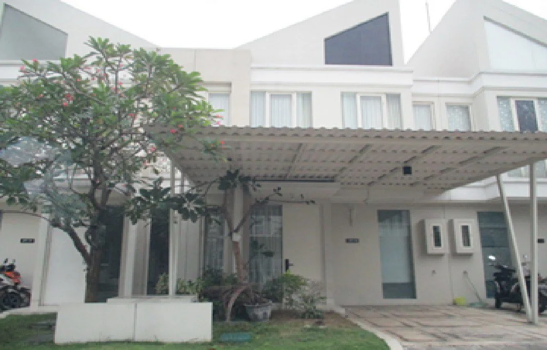 tampak-depan-rumah-grand-pakuwon-adelaide