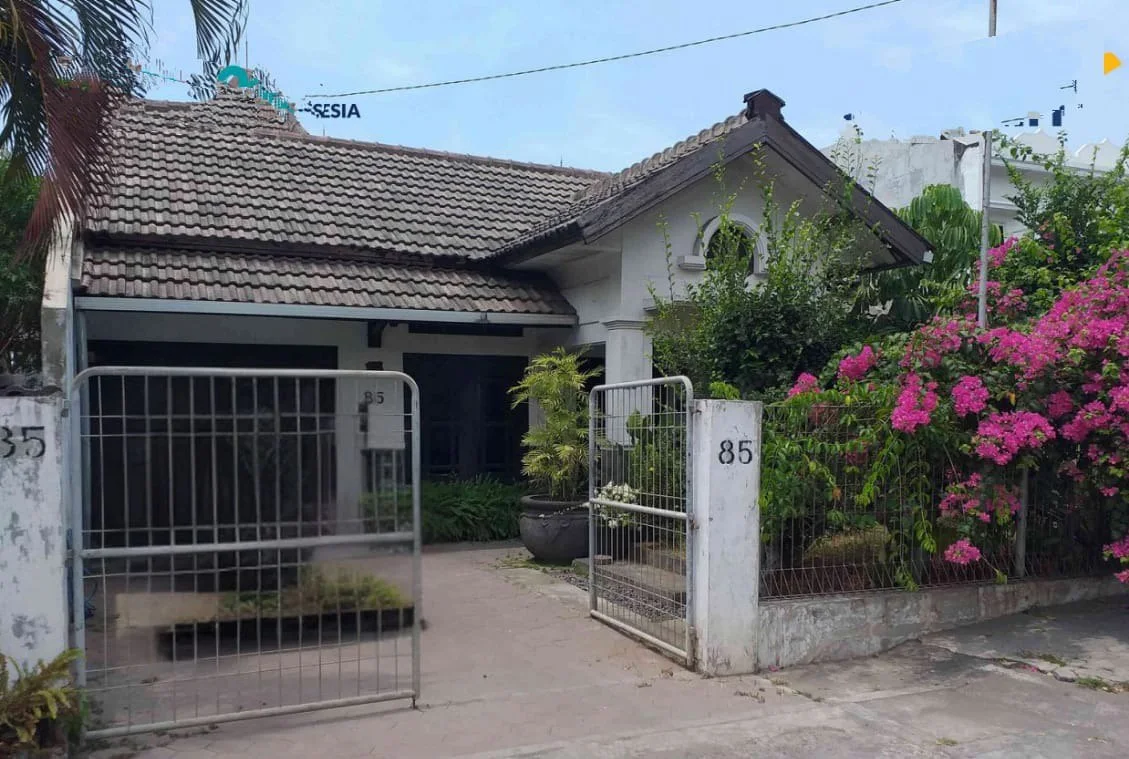 Tampak-Depan-Rumah-di-Medokan-Semampir-Indah-Surabaya-Timur
