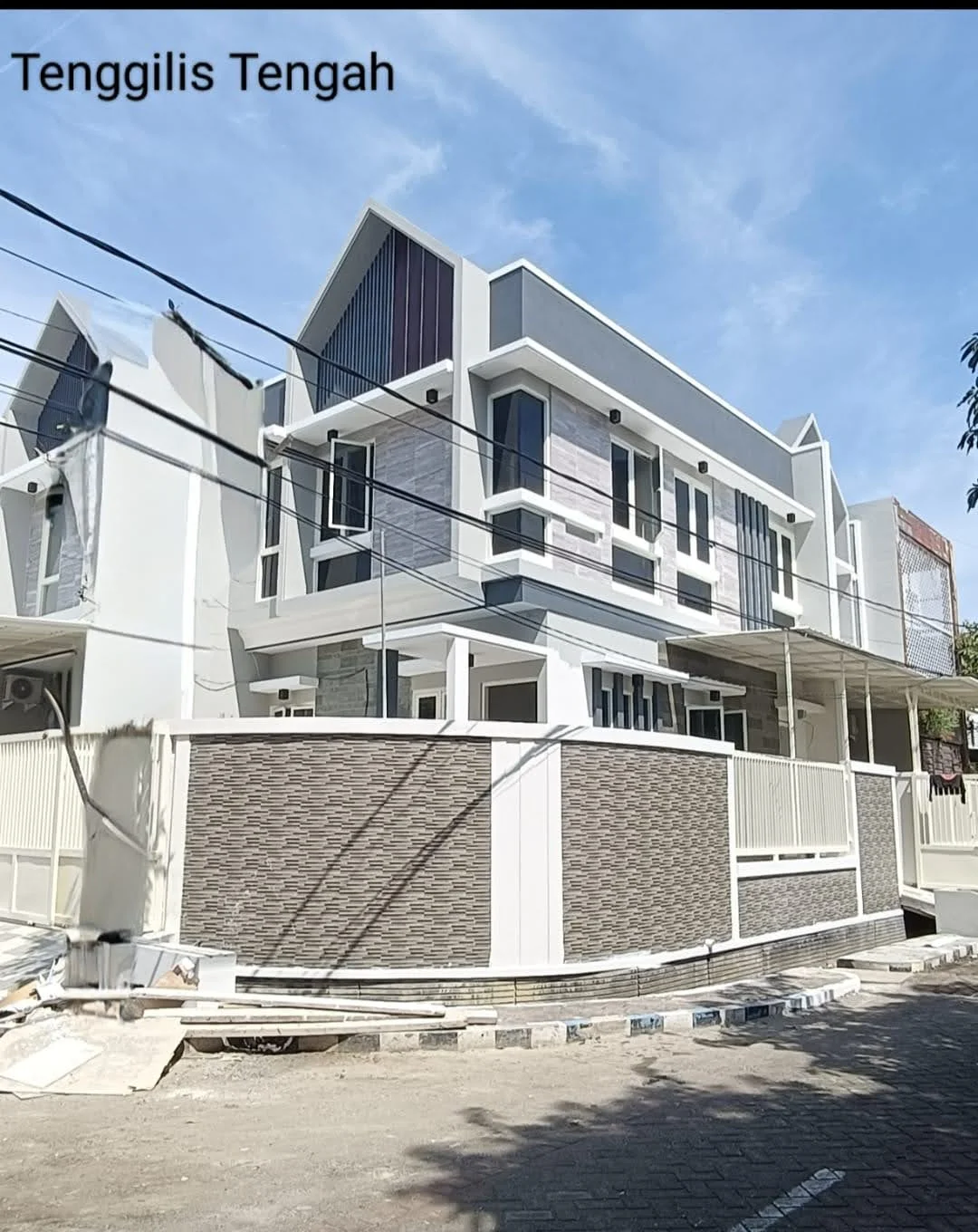 jual-rumah-tenggilis-tengah-1