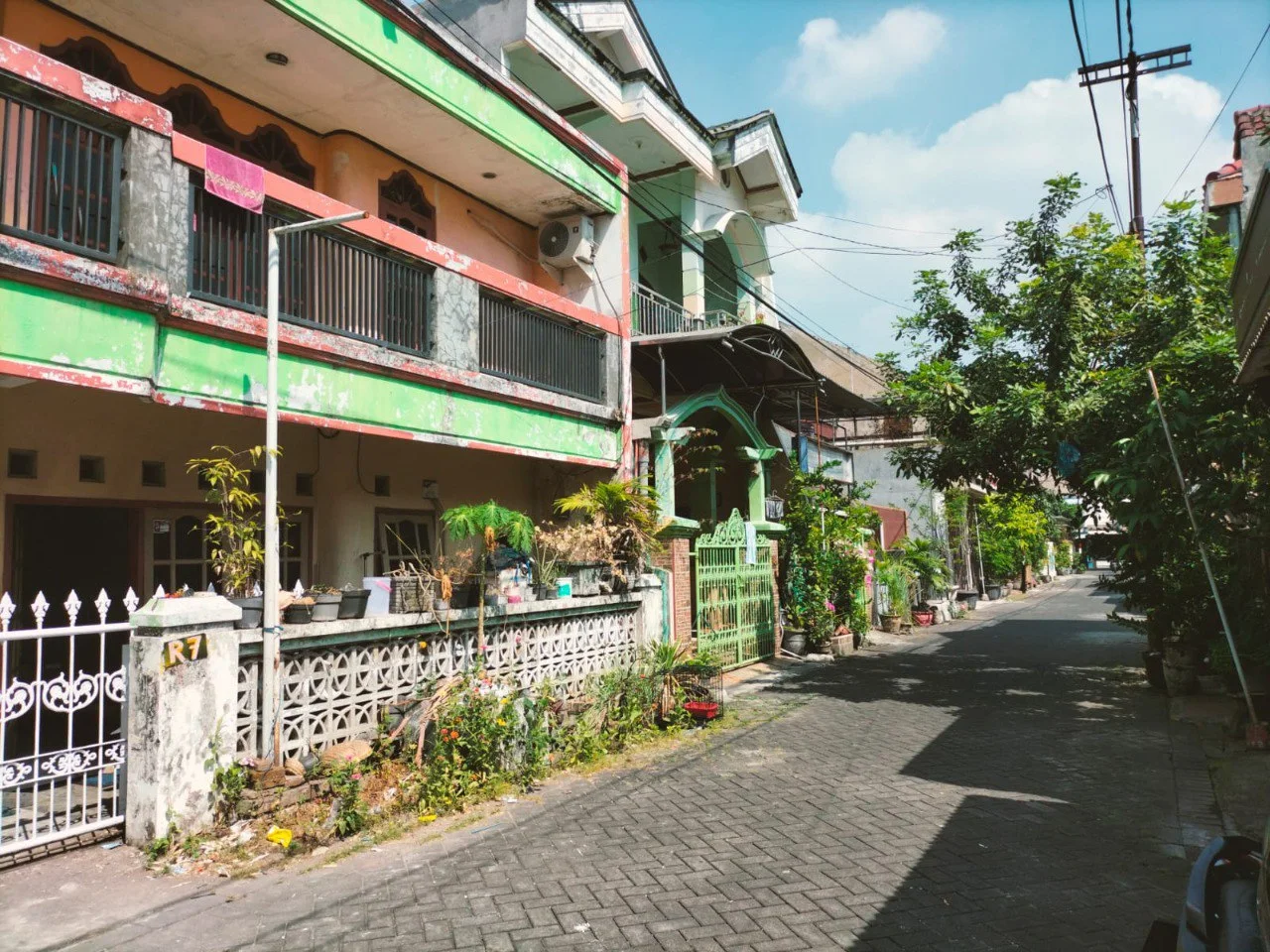 Dijual-Lelang-Rumah-Strategis-dan-Nyaman-di-Gunungsari-Indah-Surabaya-Barat