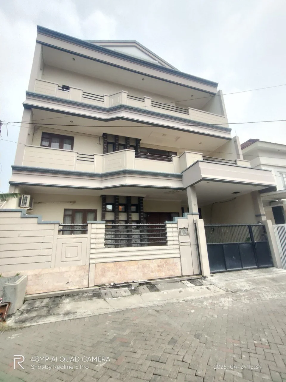 Lelang-rumah-sutorejo