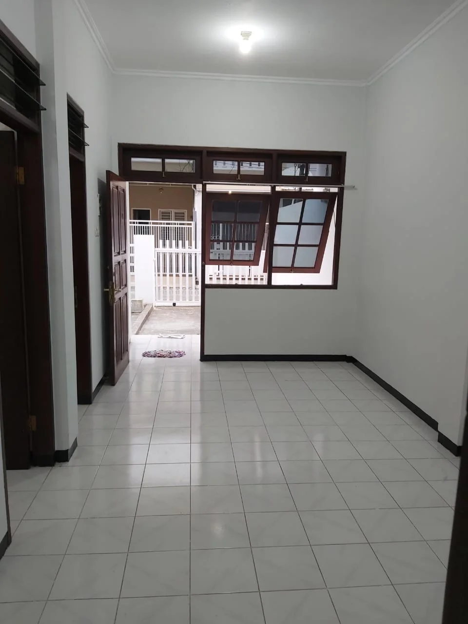 Disewakan Rumah Nyaman dan Strategis di Darmo Permai Utara Surabaya Barat - Thumbnail 4