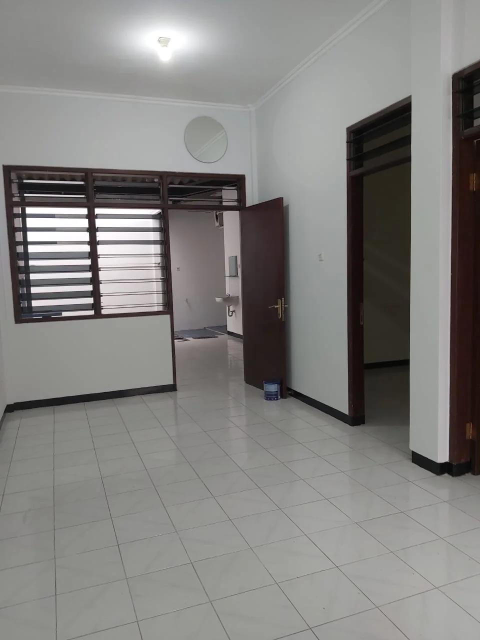 Disewakan Rumah Nyaman dan Strategis di Darmo Permai Utara Surabaya Barat - Thumbnail 2