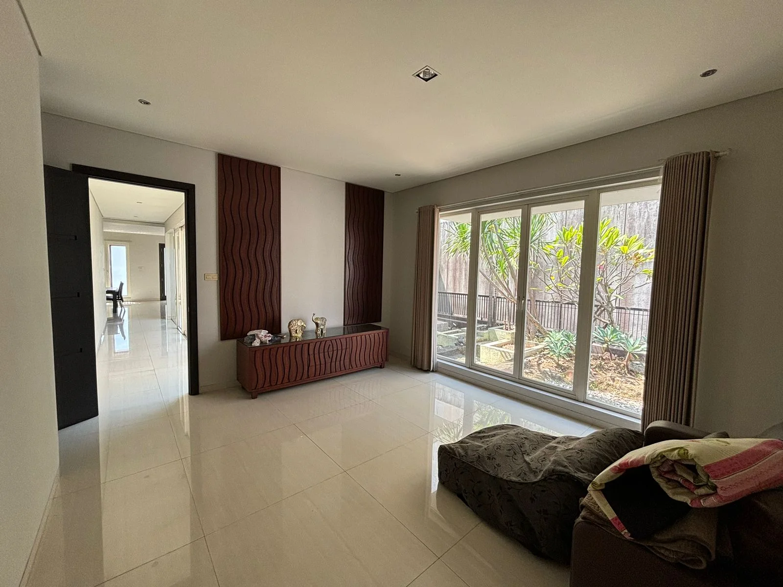 Jual Rumah Sultan Mewah 3 Lantai Raya Royal Park Citraland Double Way Lokasi Utama di Surabaya Barat - Thumbnail 3