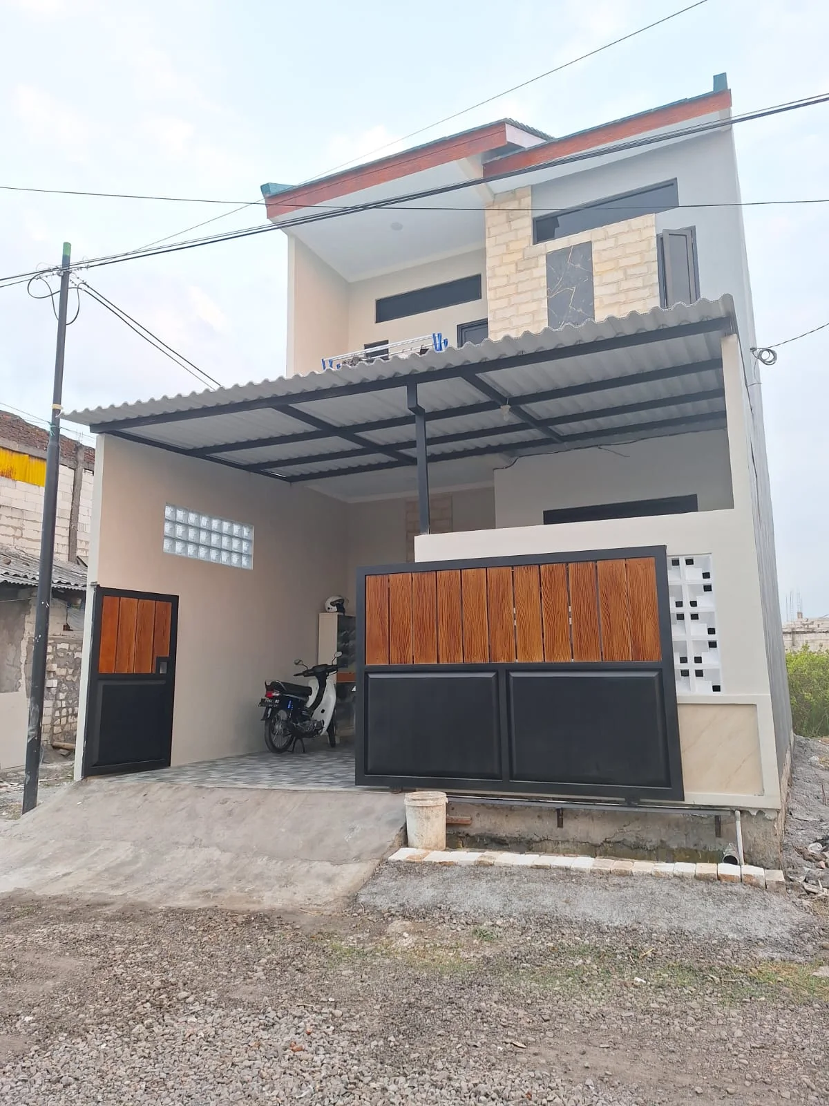 Dijual Rumah Cantik dan Siap Huni di Menganti Gresik - Image 1