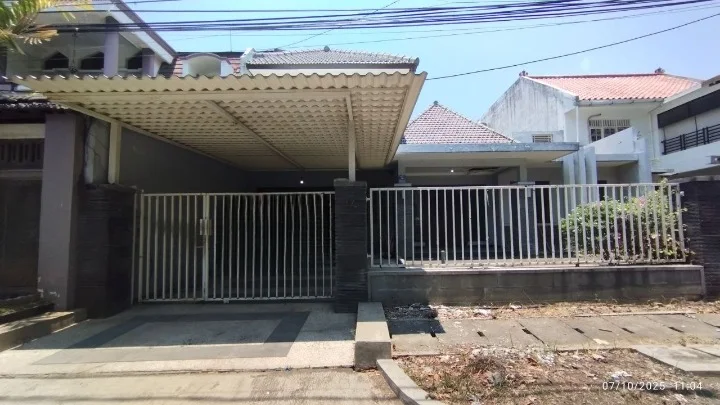 Disewakan Rumah 2 Lantai Fully Furnished di Jalan Porong Surabaya Pusat