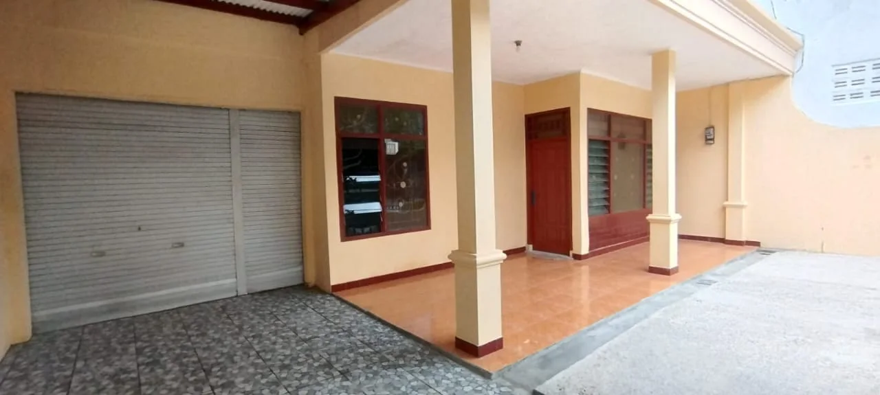 Sewa Rumah Siap Huni Lokasi Strategis di Rungkut Asri Surabaya Timur - Image 1
