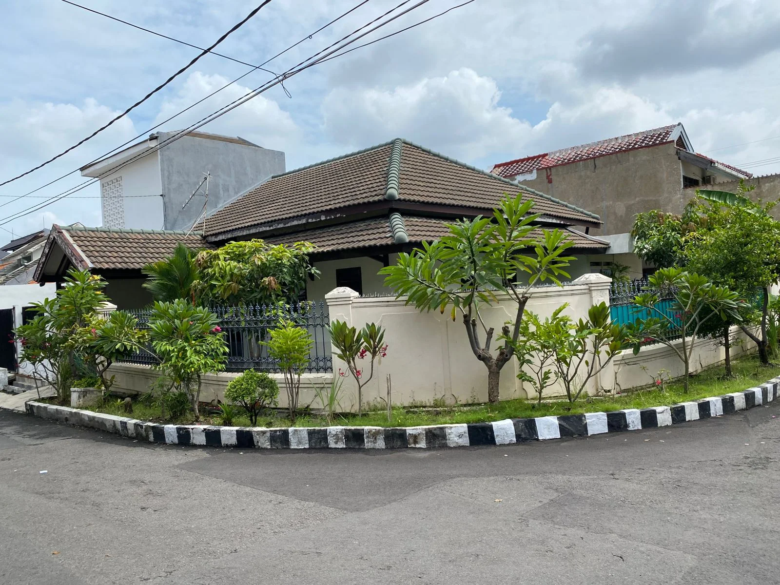 TAMPAK-DEPAN-RUMAH-DBB
