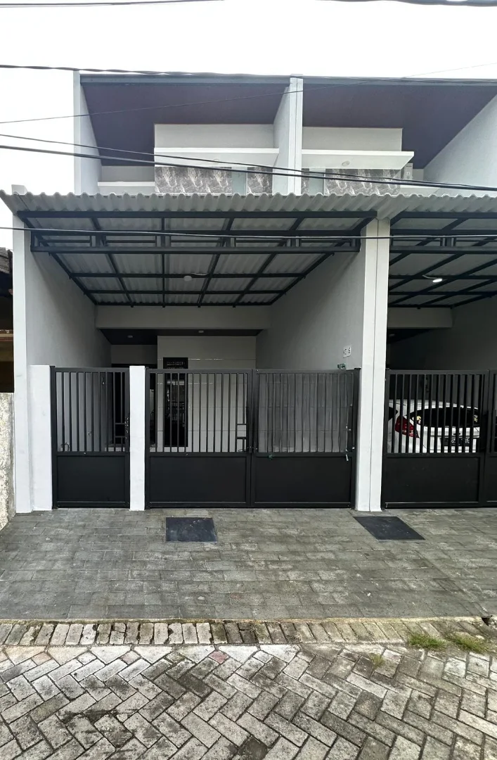 TAMPAK-DEPAN-RUMAH-SEMOLOWARU-TENGAH