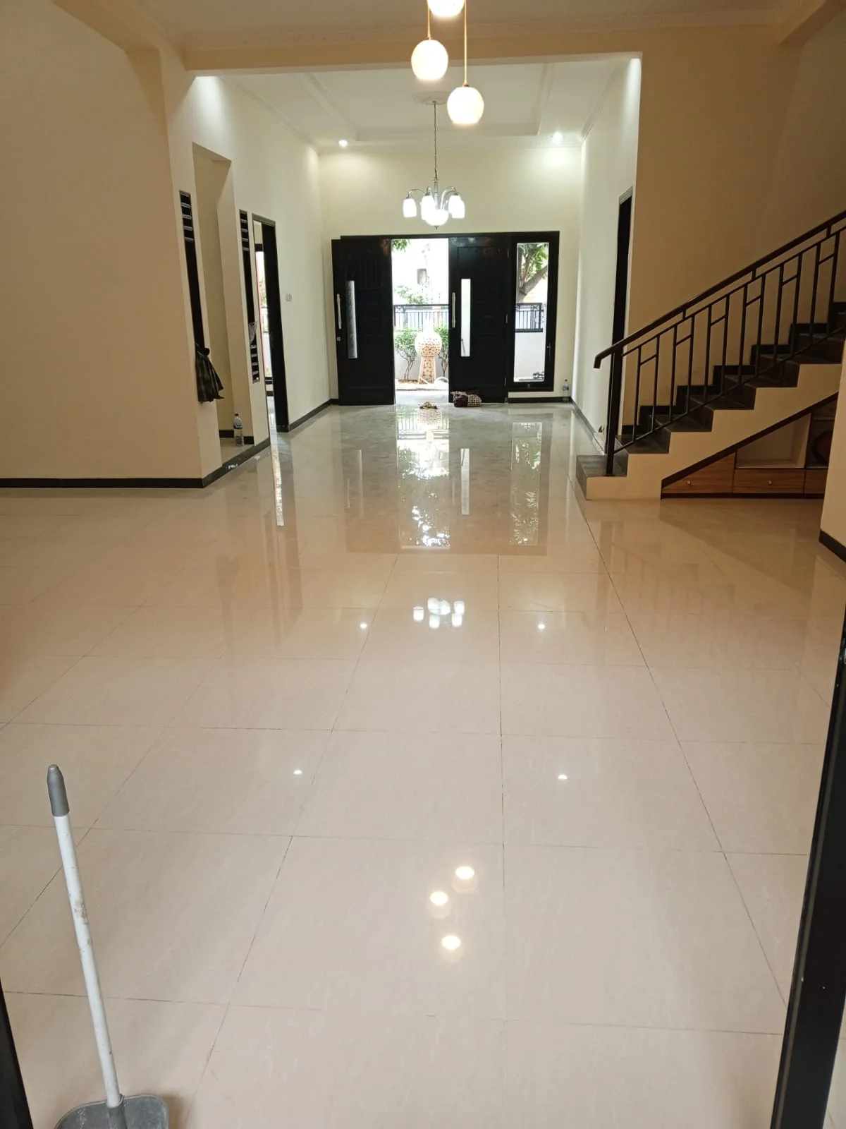 Disewakan Rumah Minimalis Modern di Woodland Citraland Surabaya Barat - Thumbnail 4