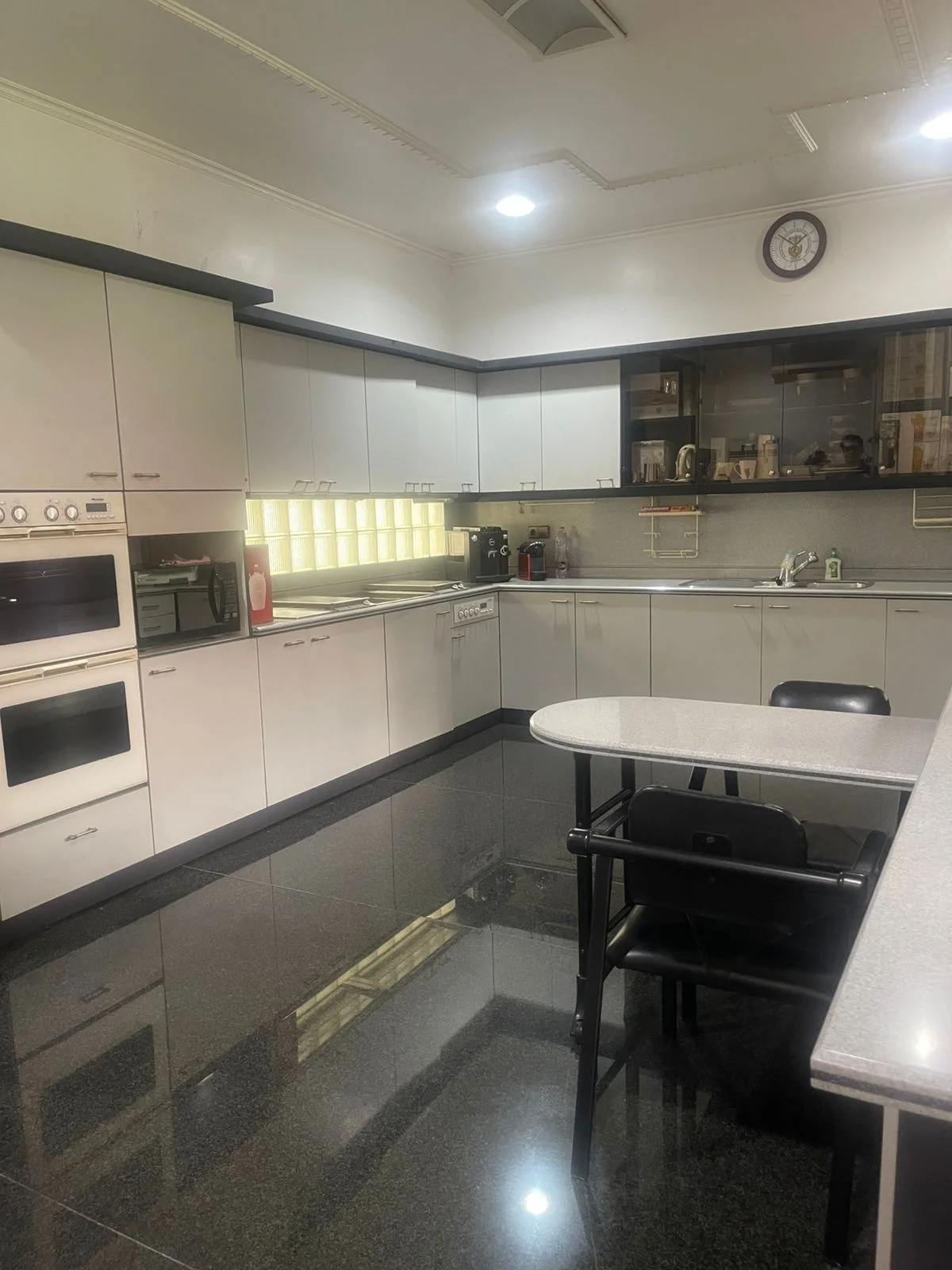 Dijual Rumah Mewah dan Premium Lokasi Strategis di Margorejo Surabaya Selatan - Thumbnail 4
