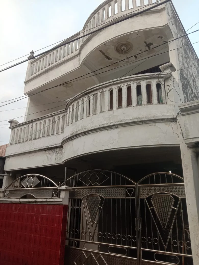 Dijual-Cepat-Rumah-Strategis-3-Lantai-di-Darmo-Indah-Sari-Surabaya-Barat