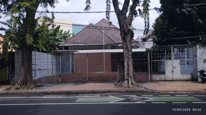 Sewa Rumah Komersial Strategis di Raya Darmo Surabaya Pusat - Image 1