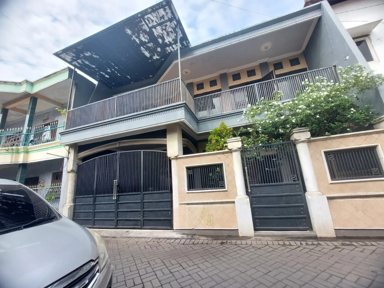 Rumah-Strategis-2-Lantai-Dijual-di-Kedinding-Lor-Surabaya-Utara