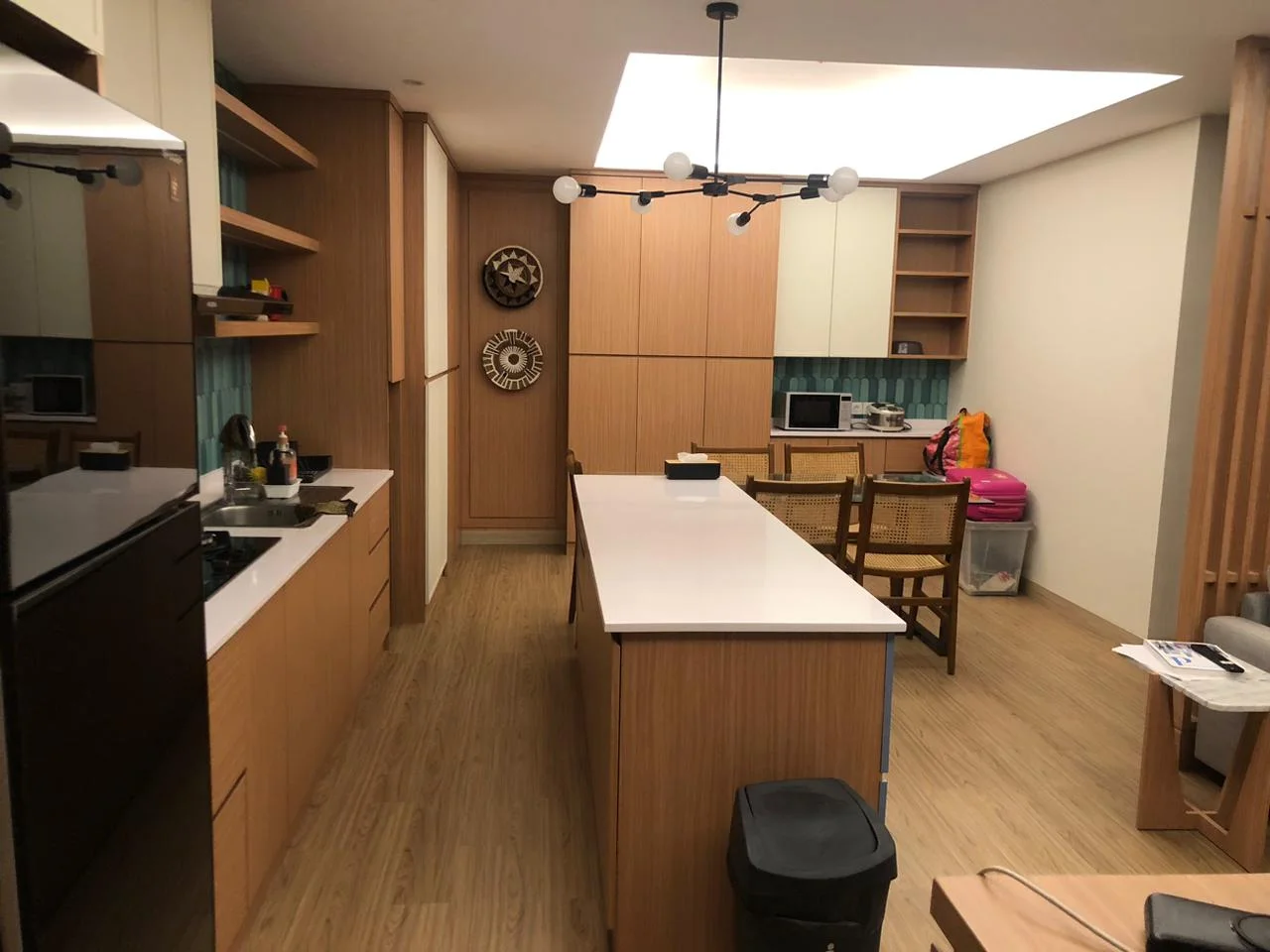 Sewa Apartemen Baru 3 BR Grand Sungkono Surabaya Barat - Thumbnail 4