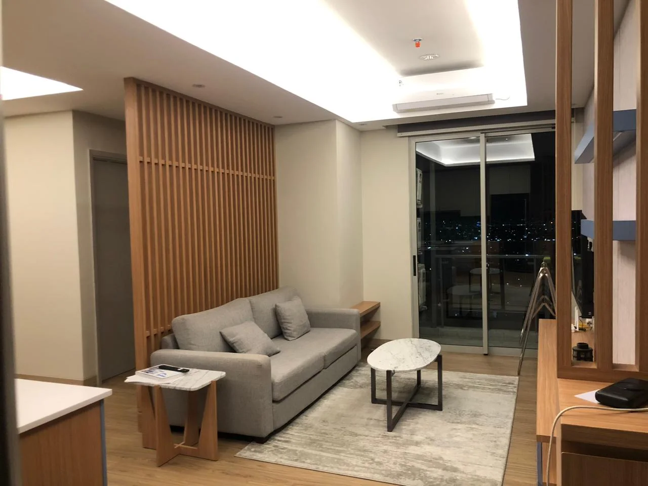 Sewa Apartemen Baru 3 BR Grand Sungkono Surabaya Barat - Image 1