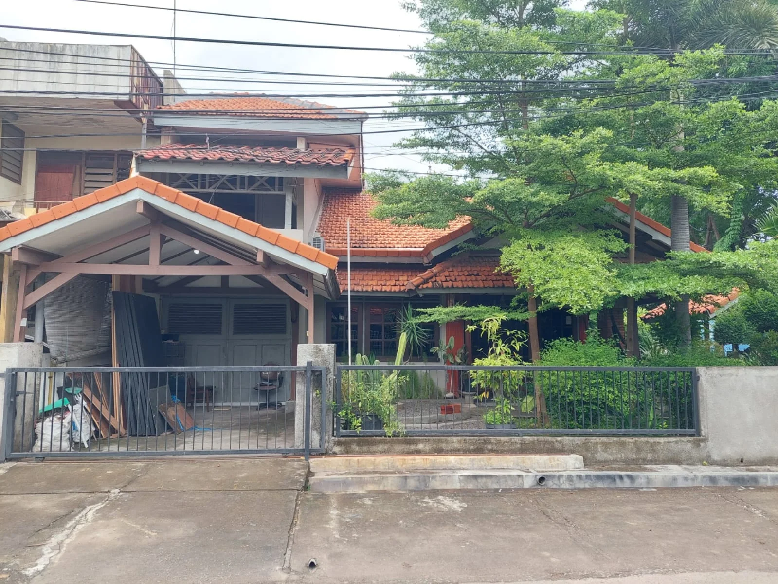 Dijual-Rumah-Tipe-Hook-Lokasi-di-Pucang-Sawit-Surabaya-Timur