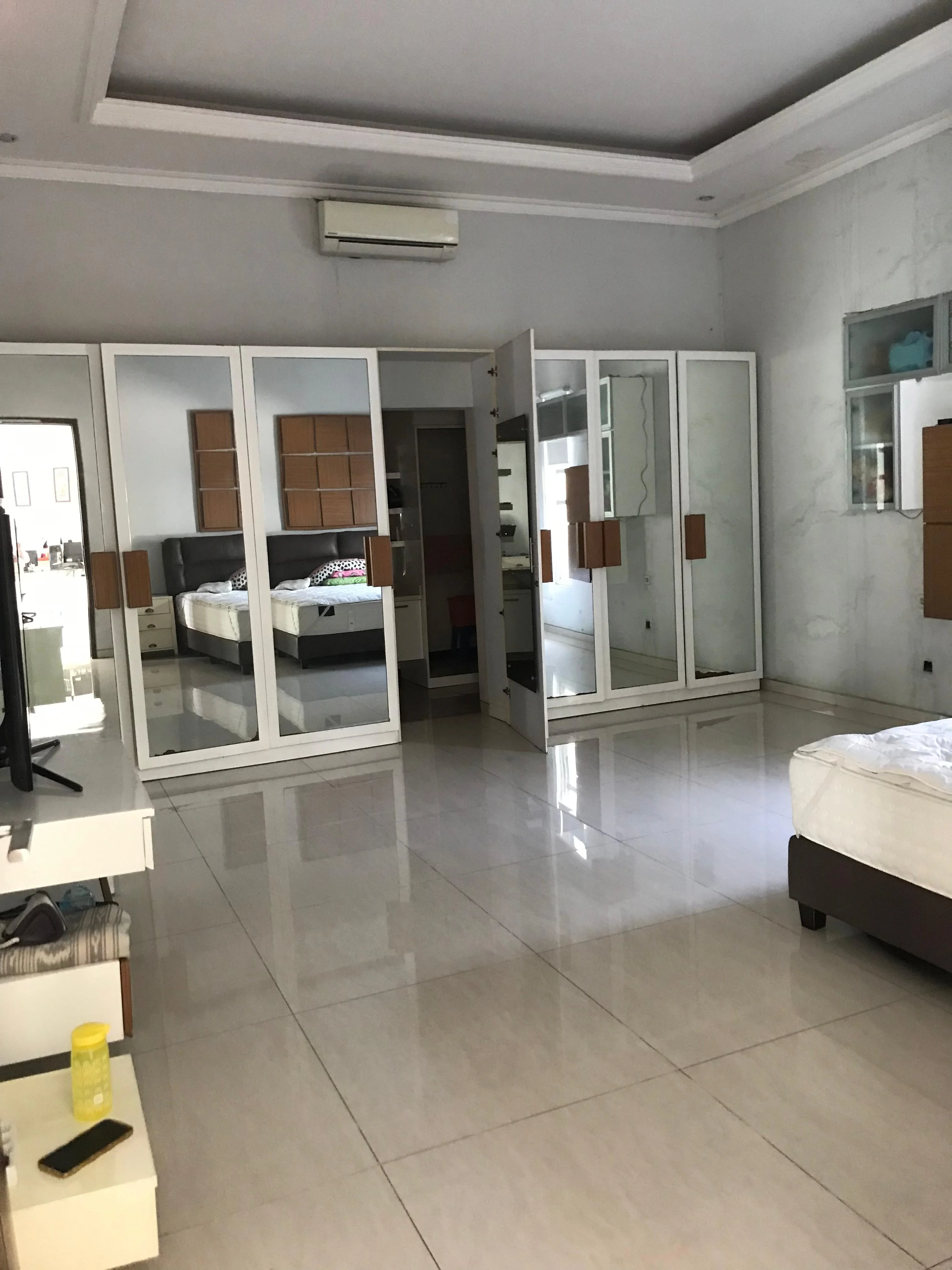 Dijual Rumah Mewah Strategis di Gading Pantai Surabaya Timur - Thumbnail 2
