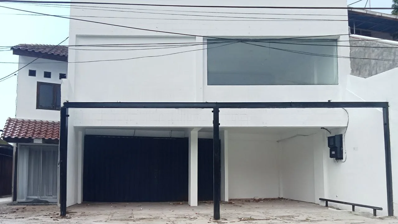Disewa Ruko 3 Lantai Nol Jalan Undaan Wetan Surabaya Pusat - Image 1
