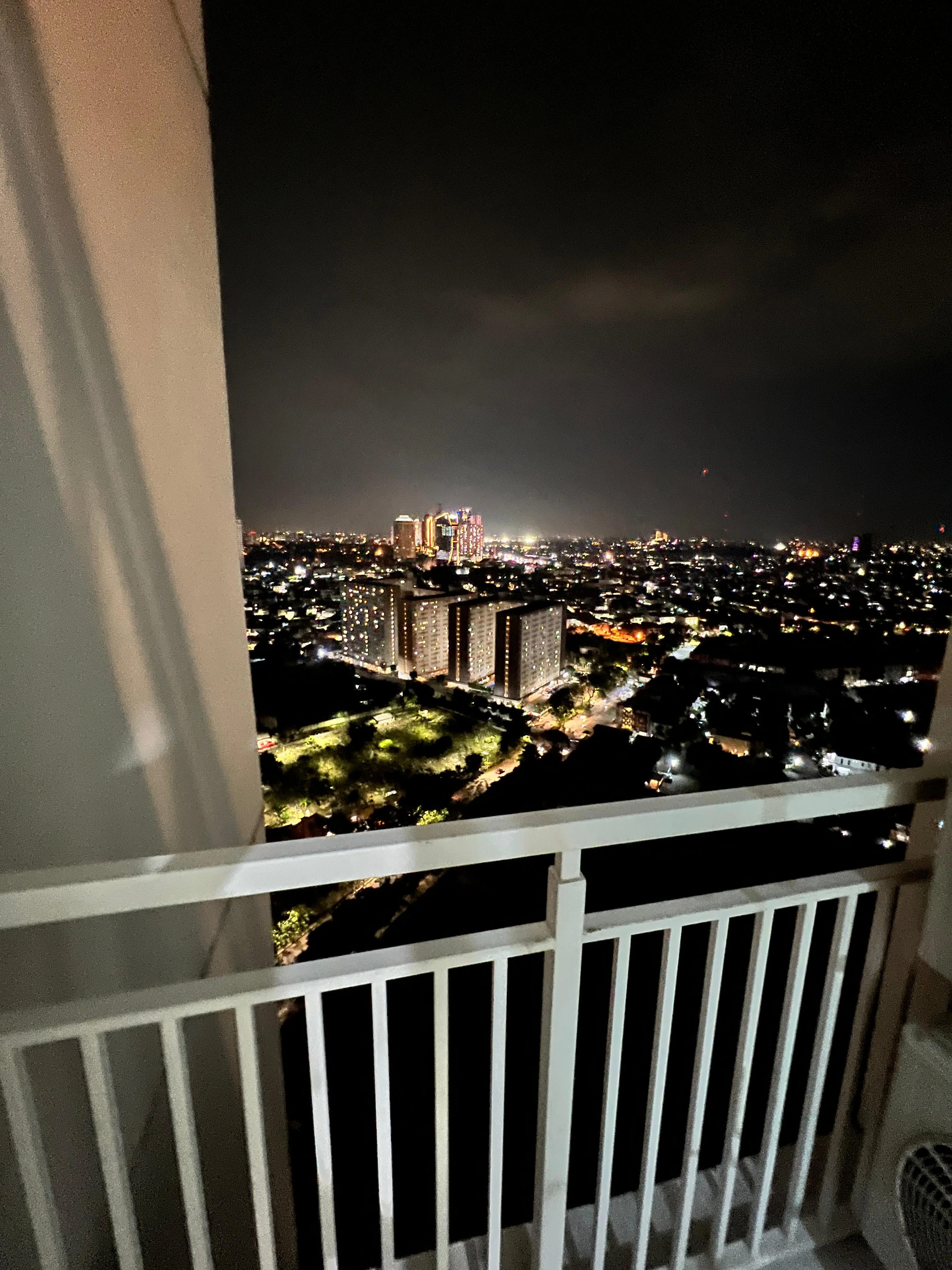 Jual/Sewa Apartemen Avenue88 Tipe 2 Bedroom Strategis Surabaya Barat - Image 1