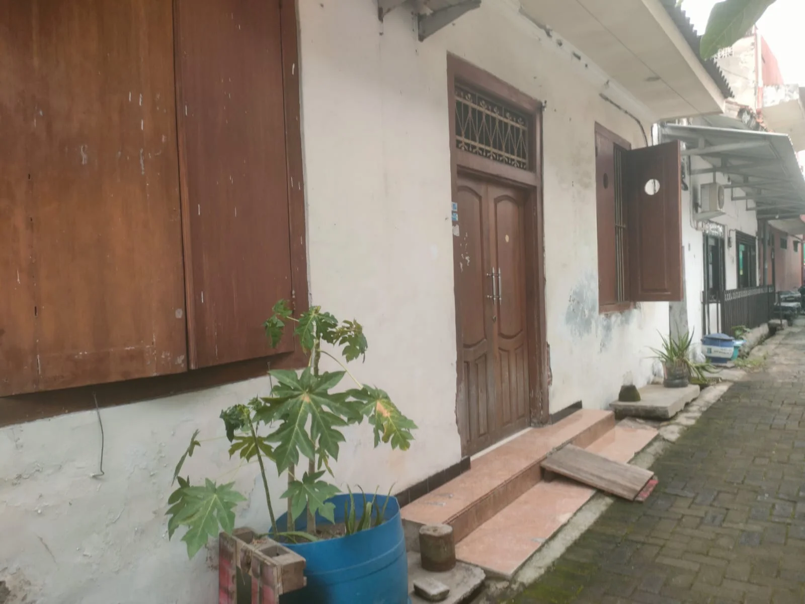 Jual Rumah Lokasi Strategis di Jalan Jalak Krembangan Surabaya Utara - Image 1