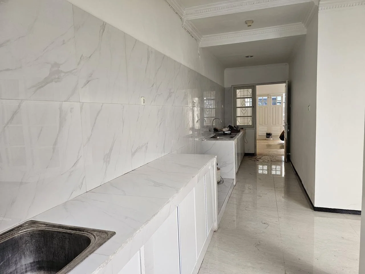 Dijual/Disewakan Rumah Siap Huni di Dian Istana Taman Ratu Surabaya Barat - Thumbnail 3