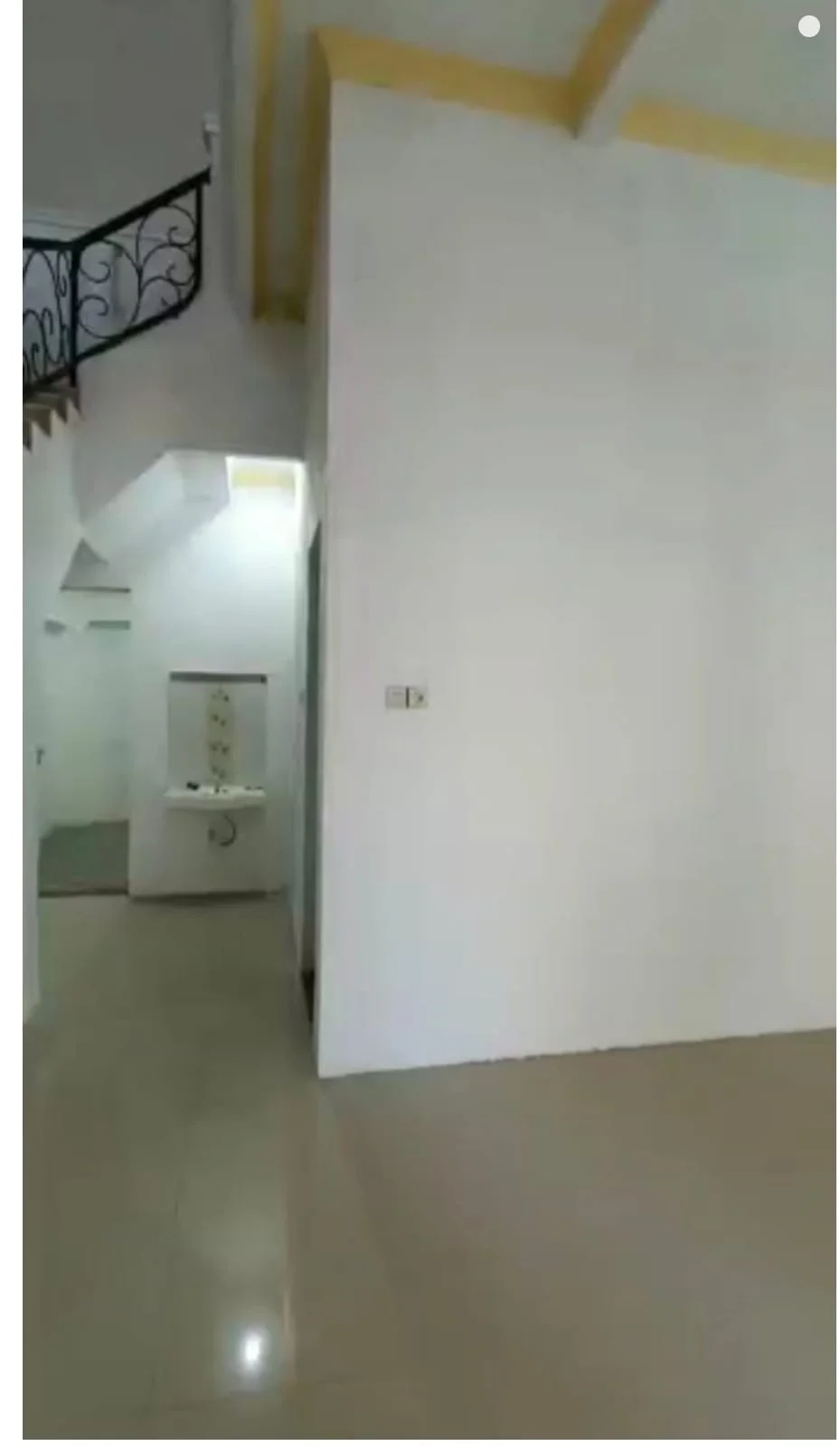 Rumah 2 Lantai Dijual Murah Lokasi Strategis Nginden Baru Surabaya Timur - Thumbnail 2