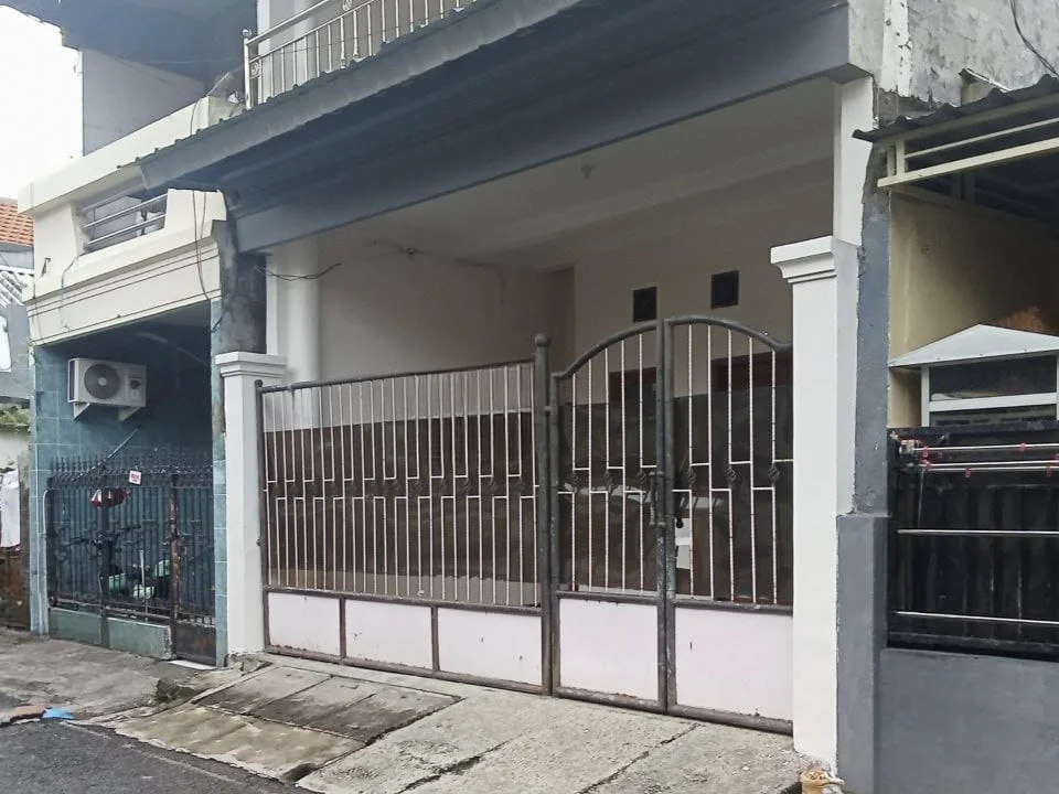 Rumah 2 Lantai Disewa di Krembangan Surabaya Utara Lokasi Strategis - Image 1