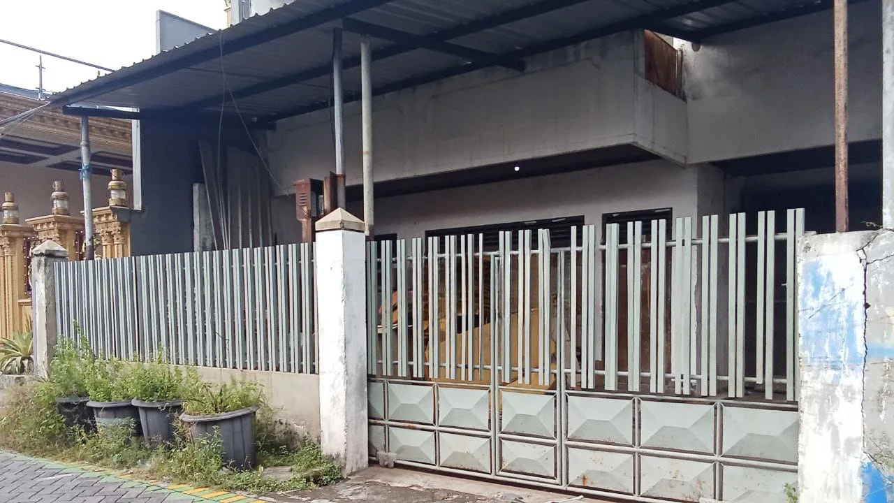 Rumah Usaha Disewakan di Jalan Gundih Surabaya Pusat Lokasi Strategis - Image 1