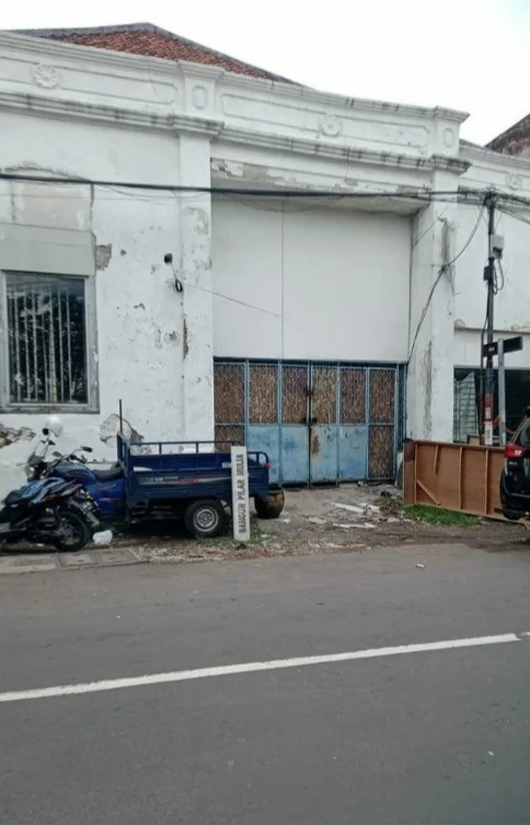 Dijual-Bangunan-Lama-Hitung-Tanah-Lokasi-Strategis-di-Surabaya-Pusat