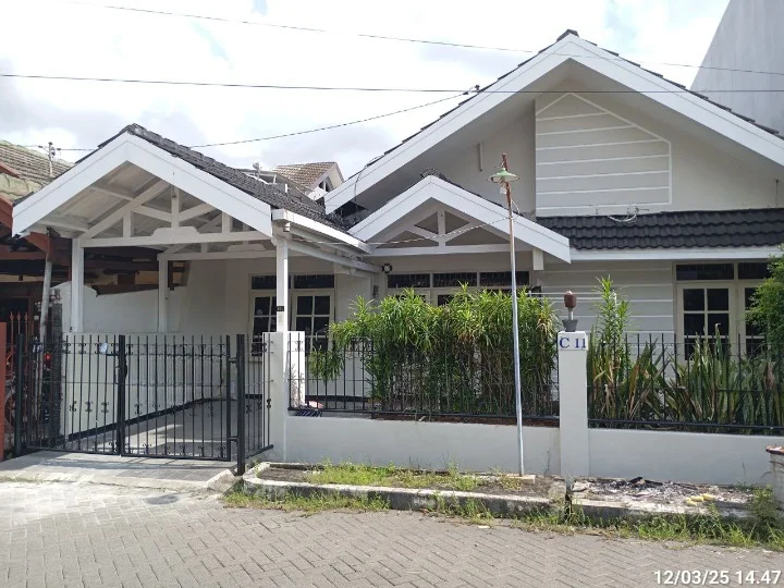 Disewakan Rumah Bagus Renov Lokasi Strategis di Babatan Mukti Surabaya Barat