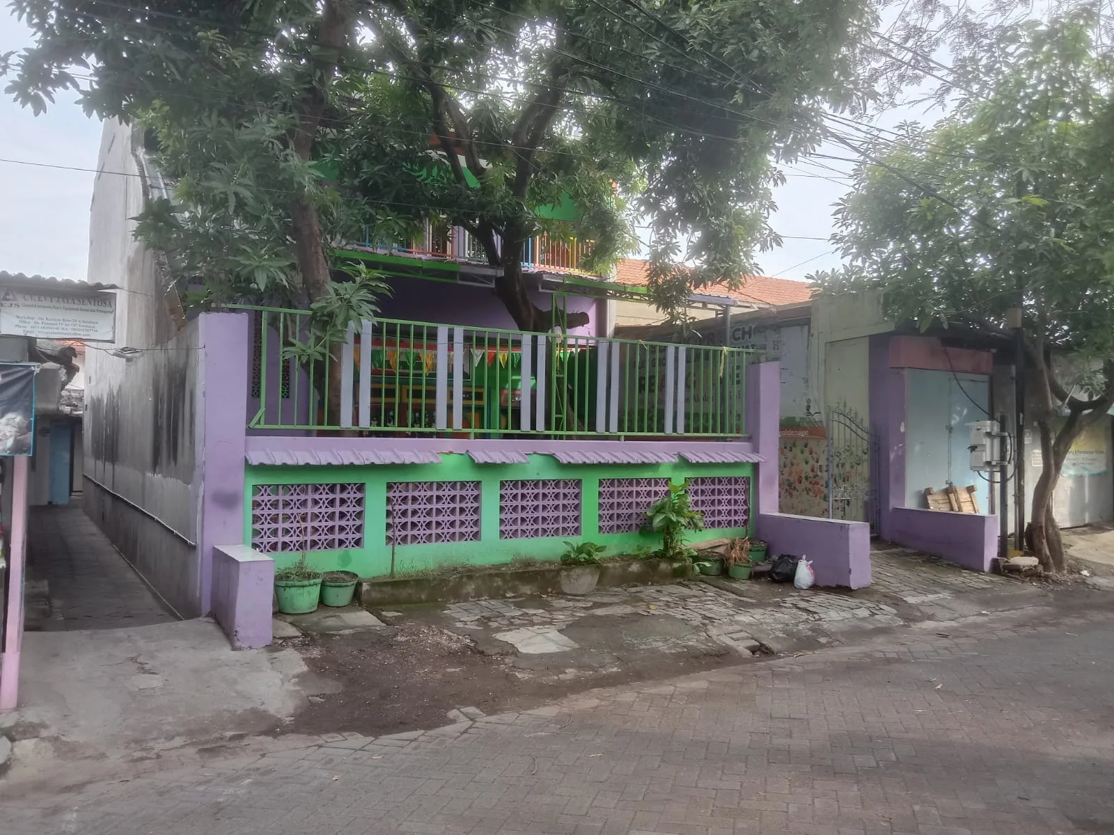 Sewa-Rumah-Usaha-2-Lantai-Lokasi-di-Petemon-Surabaya-Barat